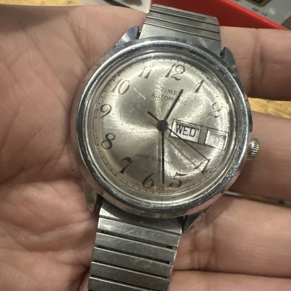 Works 1979 Vintage Timex Automatic Day Date Silver-Tone Mens Watch 38mm Fit 8in - Picture 4 of 9